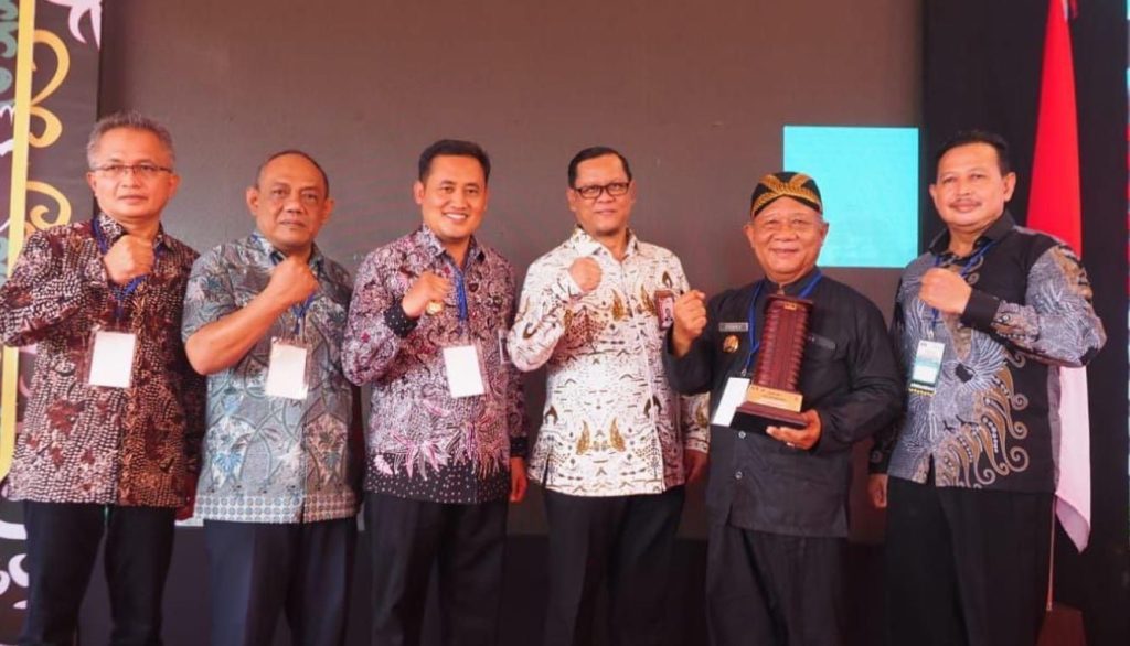 Desa Bojongnangka Menerima Penghargaan Sebagai Desa Anti Korupsi